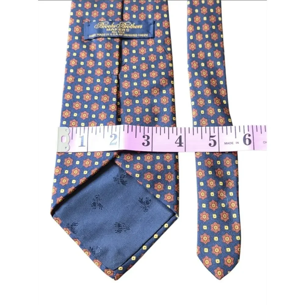 Brooks Brothers Makers Pure Silk Tie Geometric Floral Medallion Foulard Necktie